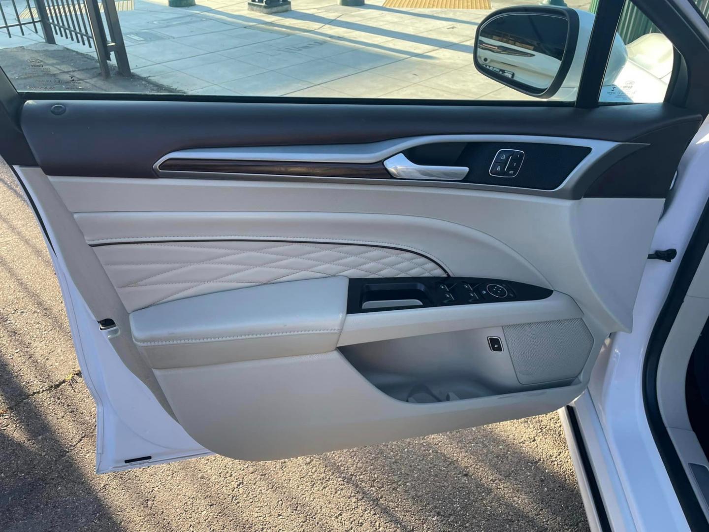 2018 WHITE /White Gold Ford Fusion Energi (3FA6P0SU0JR) , located at 744 E Miner Ave, Stockton, CA, 95202, (209) 944-5770, 37.956863, -121.282082 - PLUS TAXES AND FEES - Photo#4